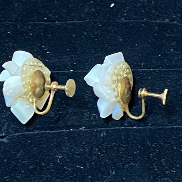 Vintage Mother Of Pearl Cluster Screw-Back Earrings - Picture 3 of 5